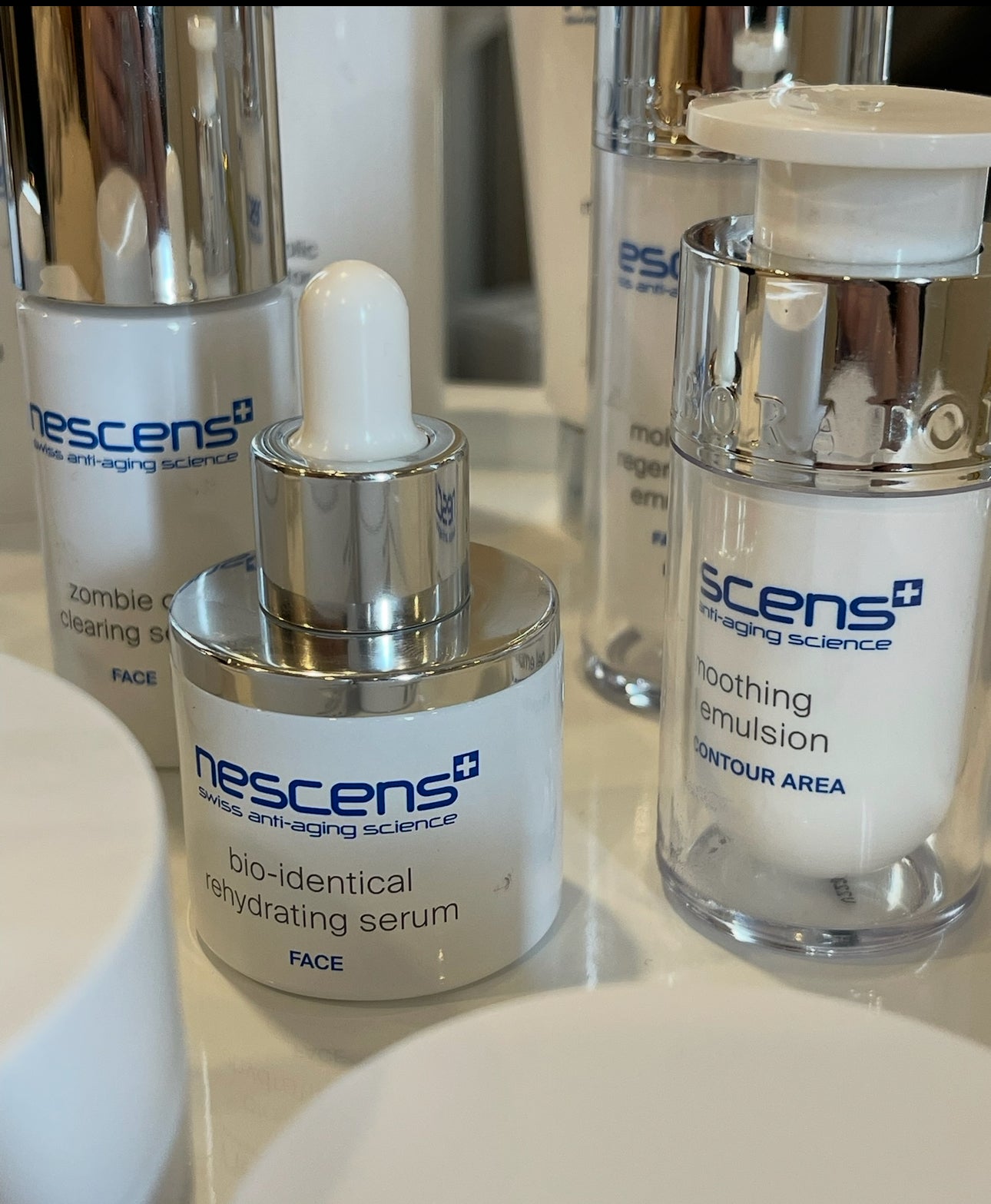 Nescens Sculpt & Lift Microcurrent Facial 90